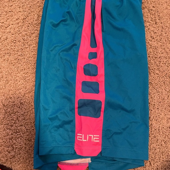 Nike basketball shorts - Picture 3 of 3